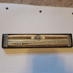 Desimtion magnet bracelet